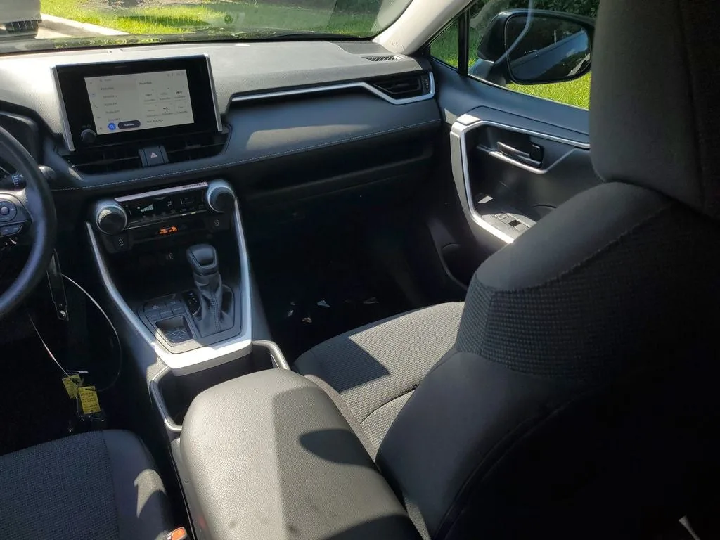 2024 Toyota RAV4 LE photo 15