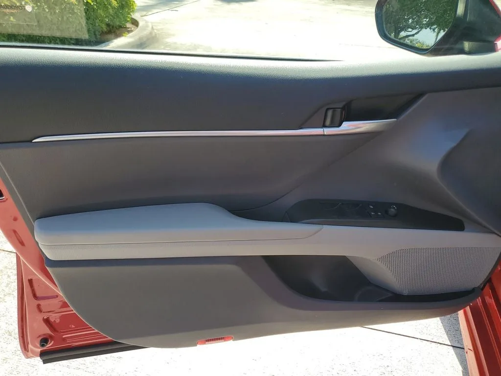 2023 Toyota Camry SE photo 15