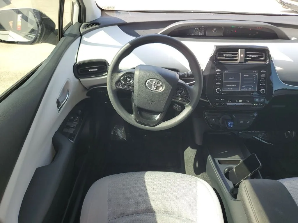 2022 Toyota Prius LE photo 14