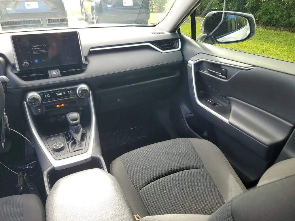 2025 Toyota RAV4 Hybrid LE photo 16