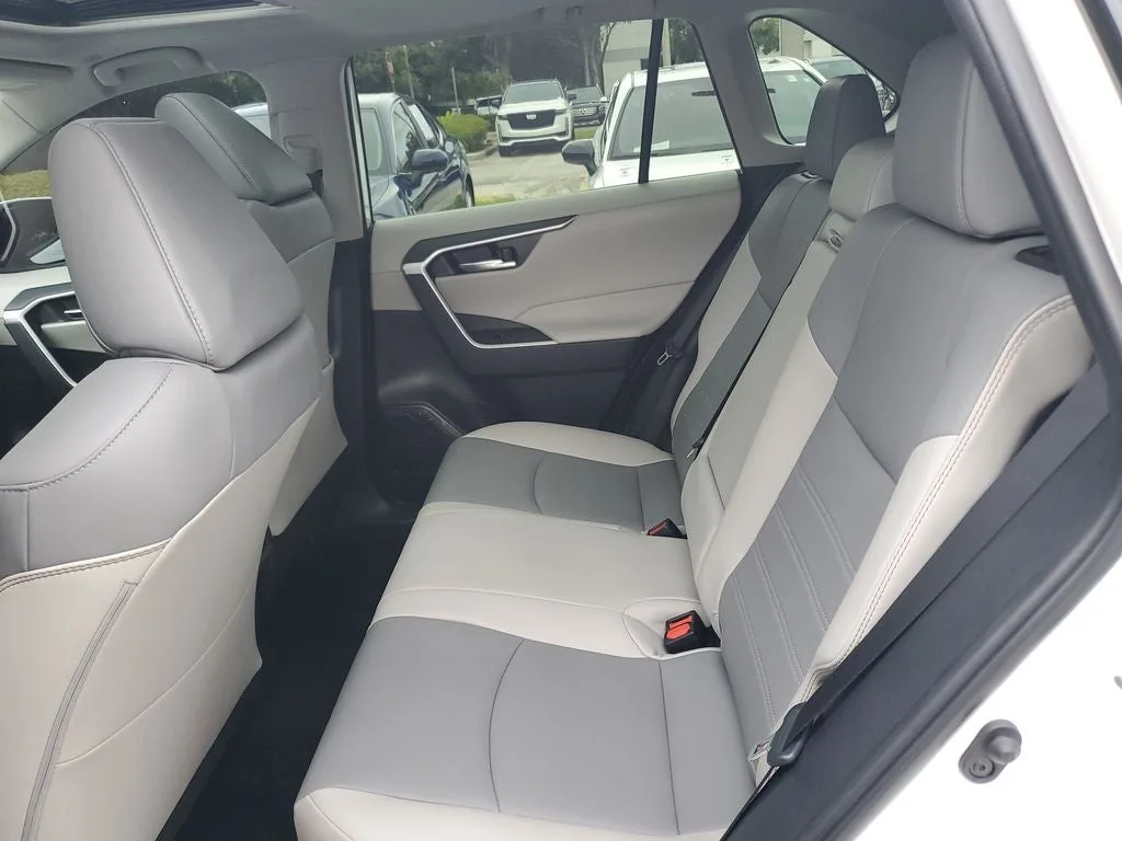 2024 Toyota RAV4 XLE Premium photo 13