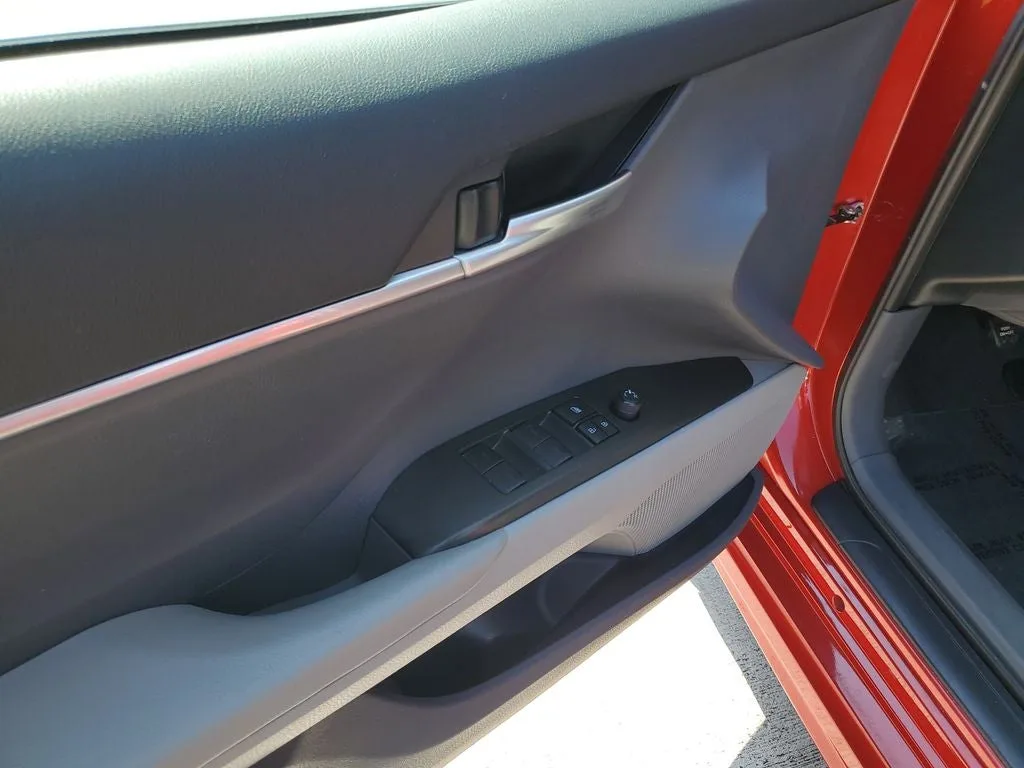 2023 Toyota Camry SE photo 16
