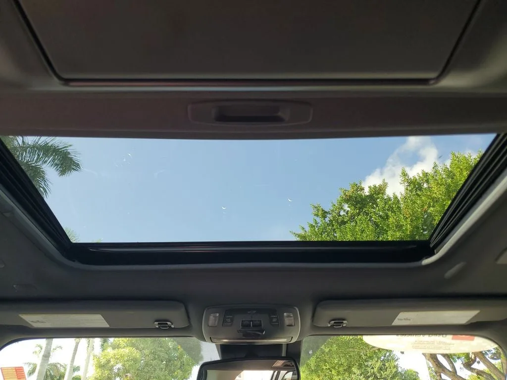 2023 Toyota Sienna Platinum 7 Passenger photo 19