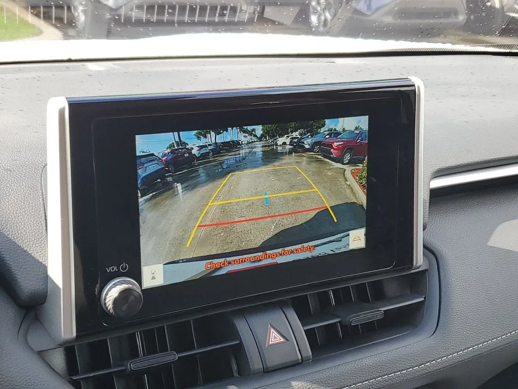 2025 Toyota RAV4 XLE photo 27