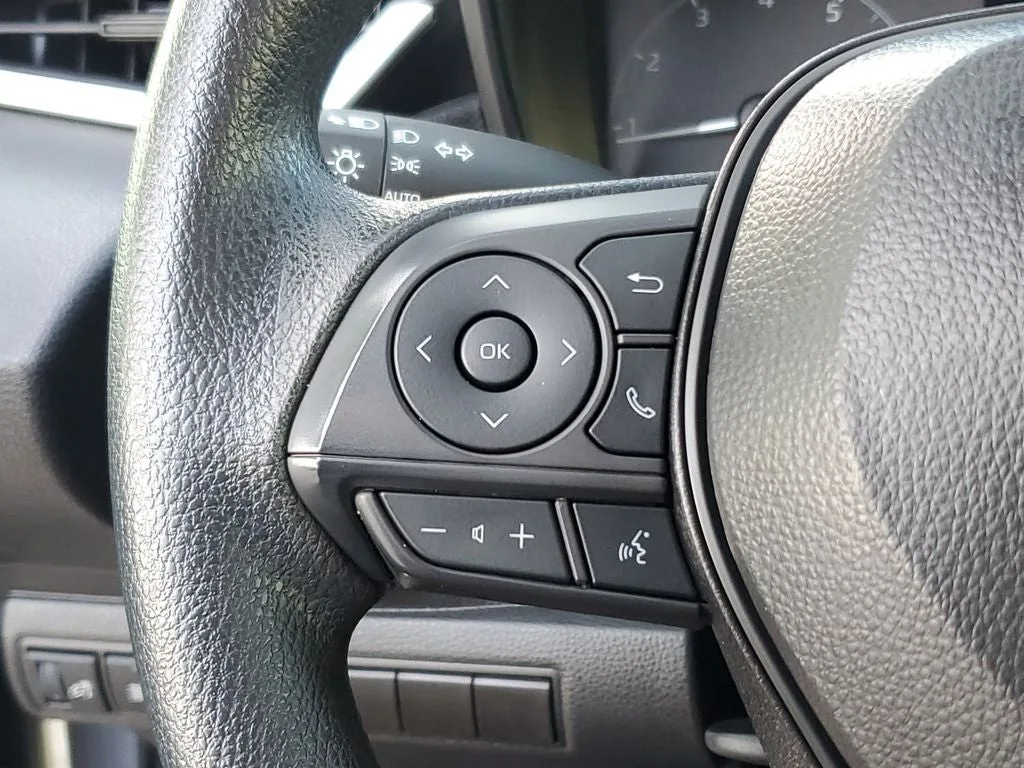 2025 Toyota Corolla LE photo 23