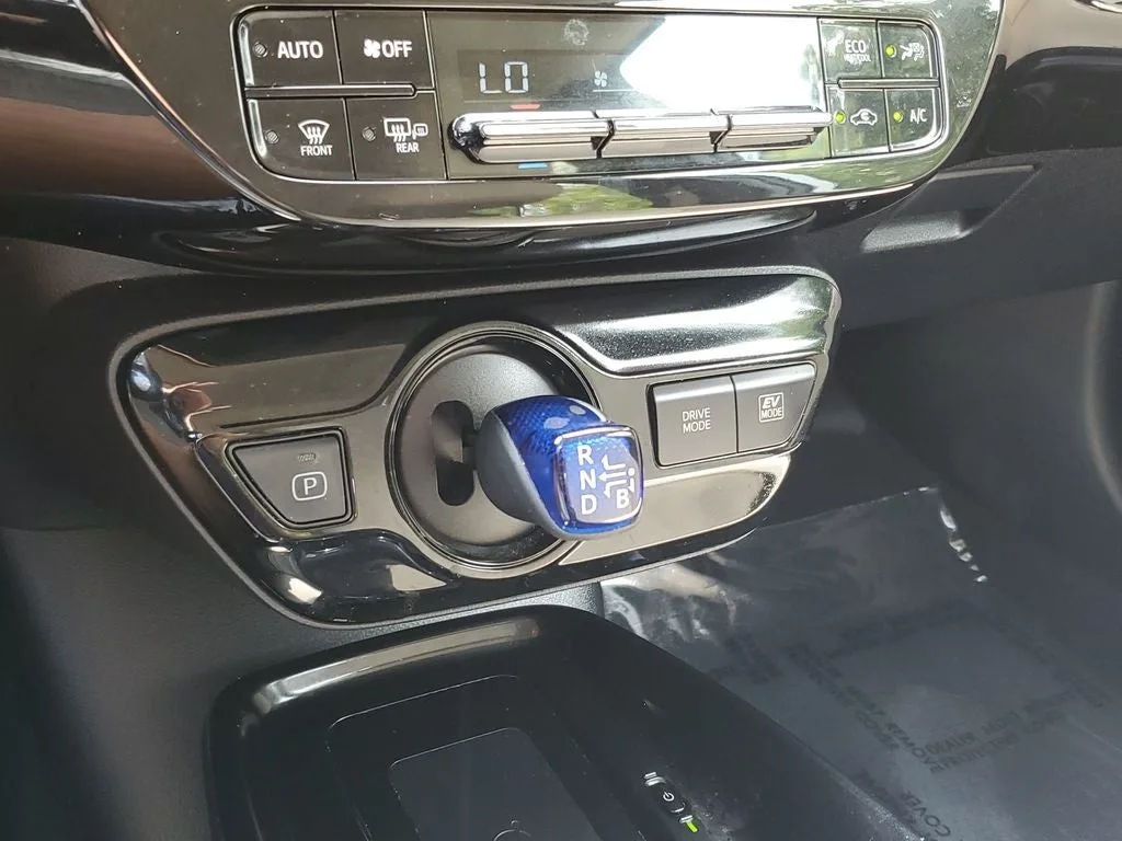 2022 Toyota Prius XLE photo 27