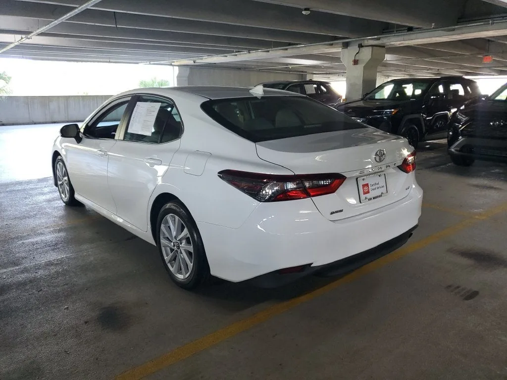 2021 Toyota Camry LE photo 6