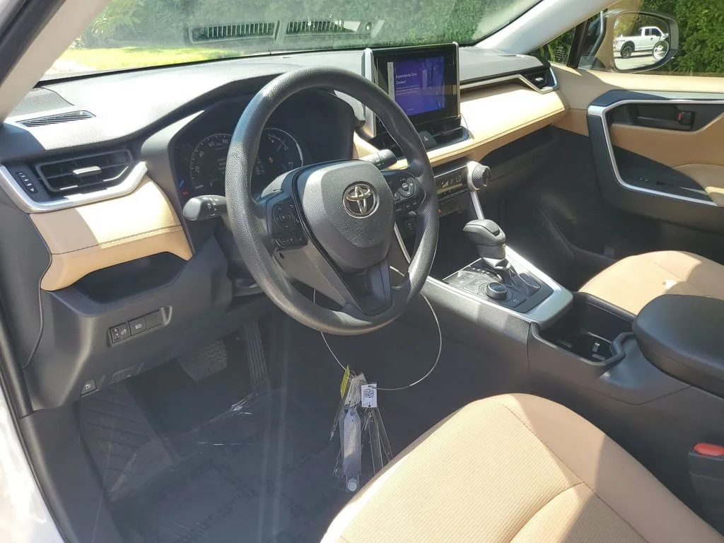 2025 Toyota RAV4 Hybrid LE photo 21