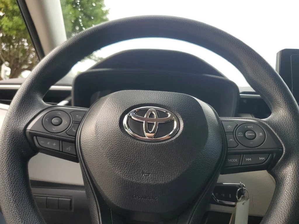 2025 Toyota Corolla LE photo 21
