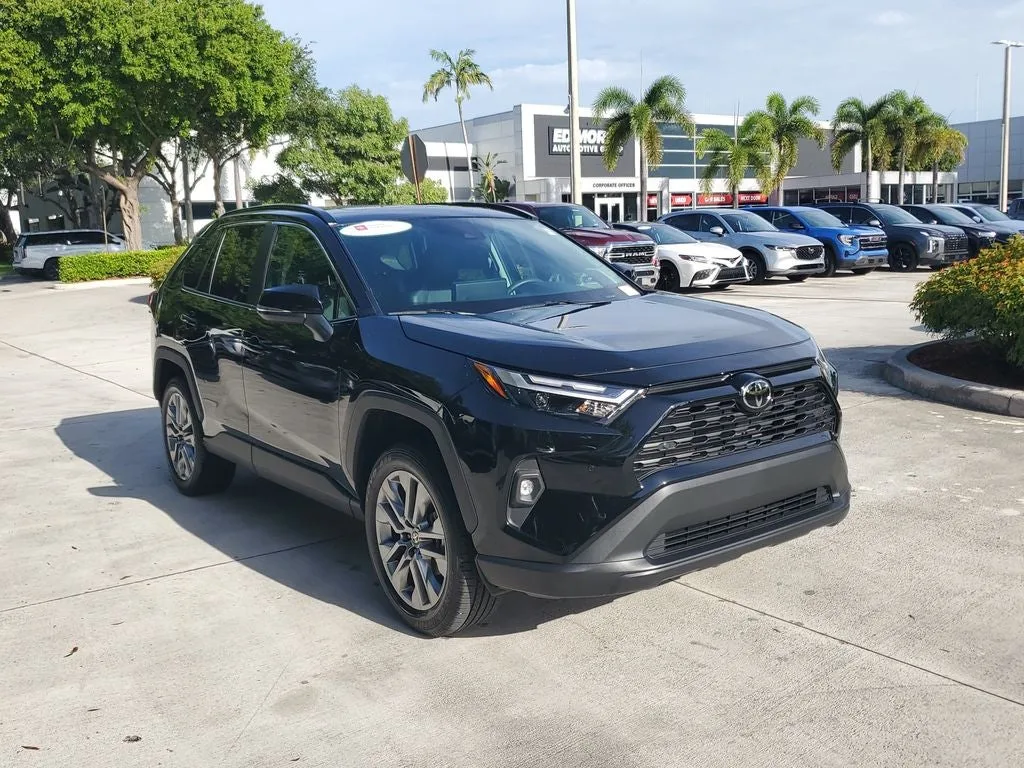 2025 Toyota RAV4 XLE Premium photo 3