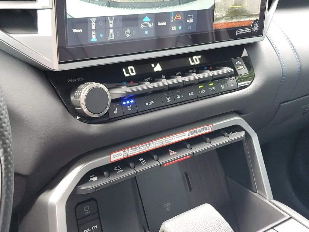 2025 Toyota Tundra Hybrid Platinum photo 28