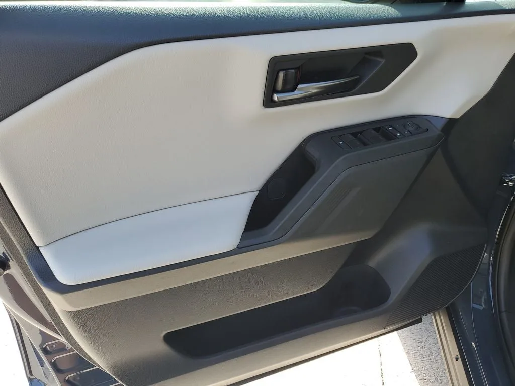 2026 Toyota RAV4 XLE Premium photo 18