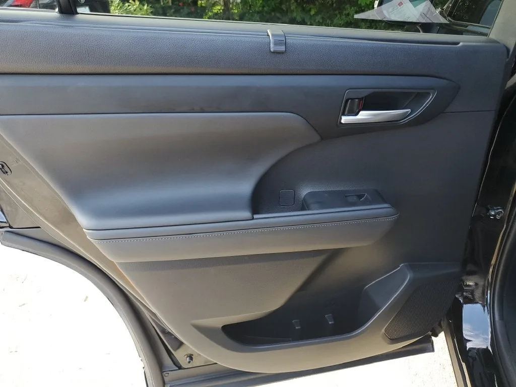 2024 Toyota Highlander XLE photo 12