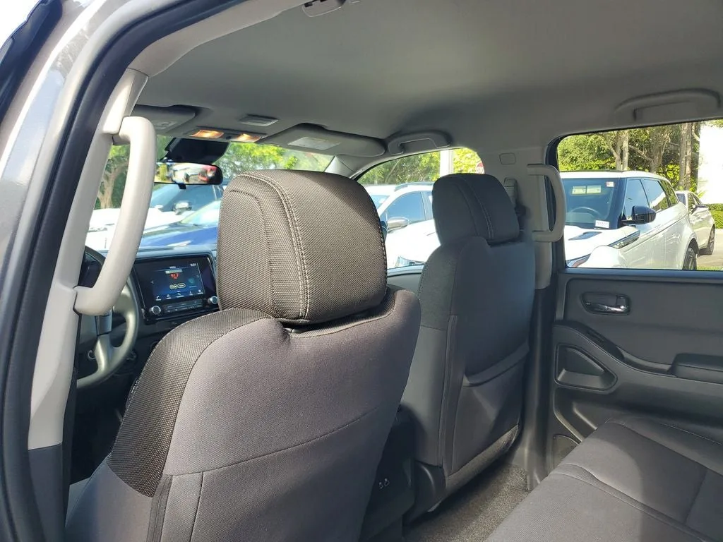 2023 Nissan Frontier SV photo 12