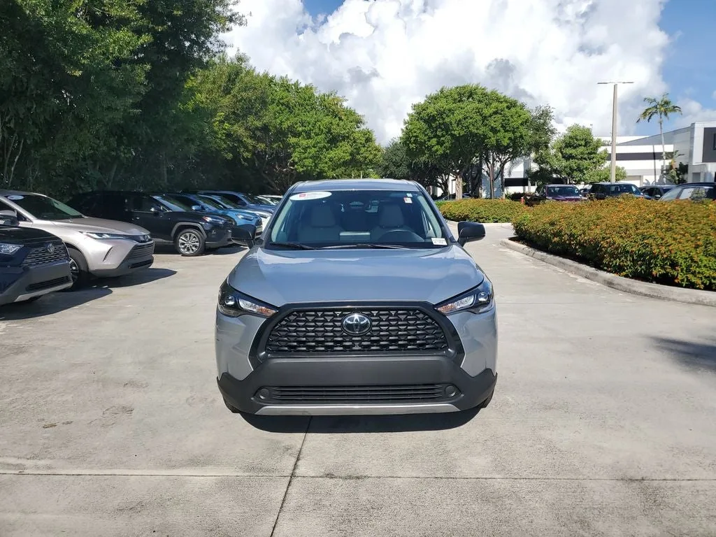 2024 Toyota Corolla Cross L photo 2