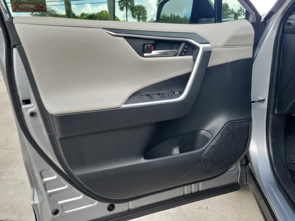2023 Toyota RAV4 Hybrid Limited photo 23