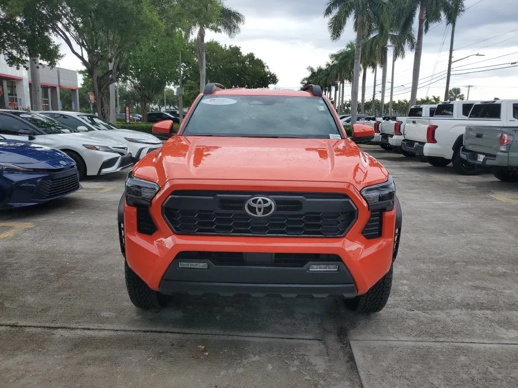 2024 Toyota Tacoma TRD Off-Road photo 2