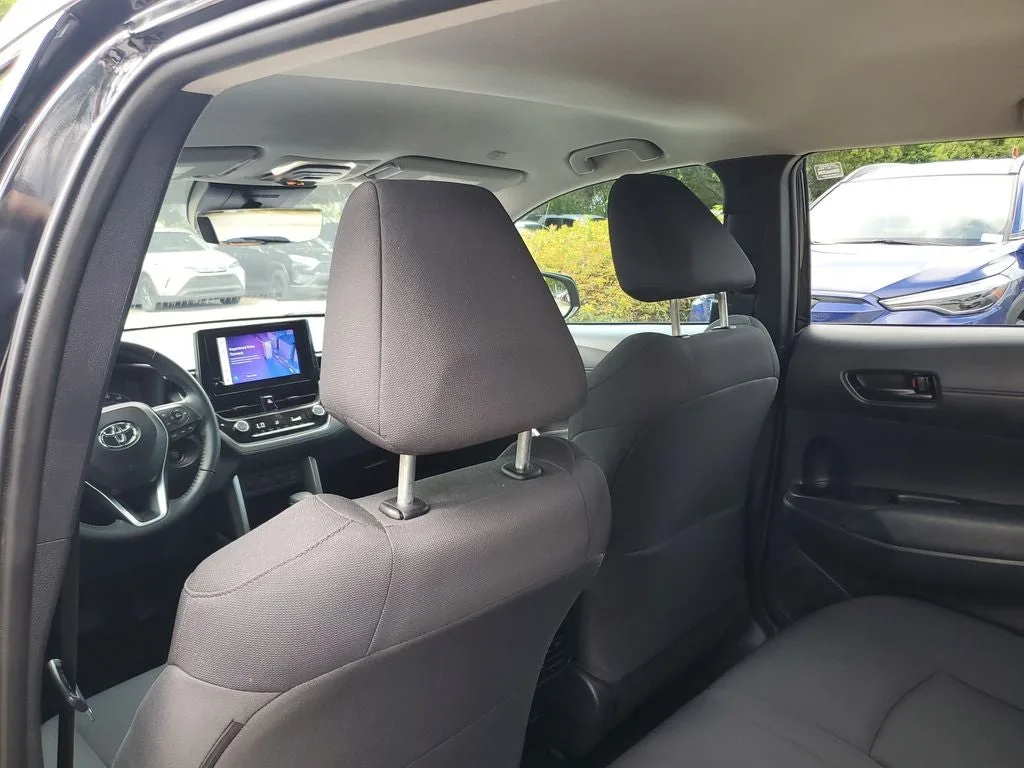 2024 Toyota Corolla Cross LE photo 13