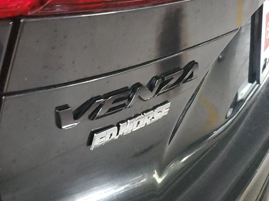2023 Toyota Venza Nightshade photo 8