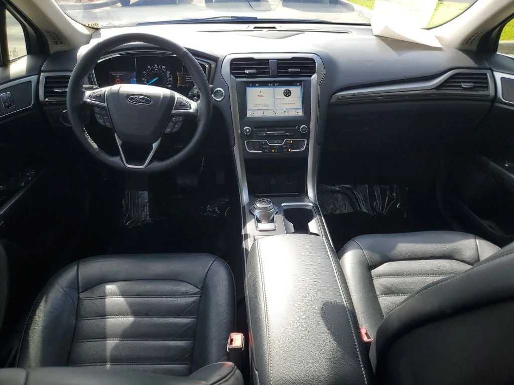 2017 Ford Fusion SE photo 16