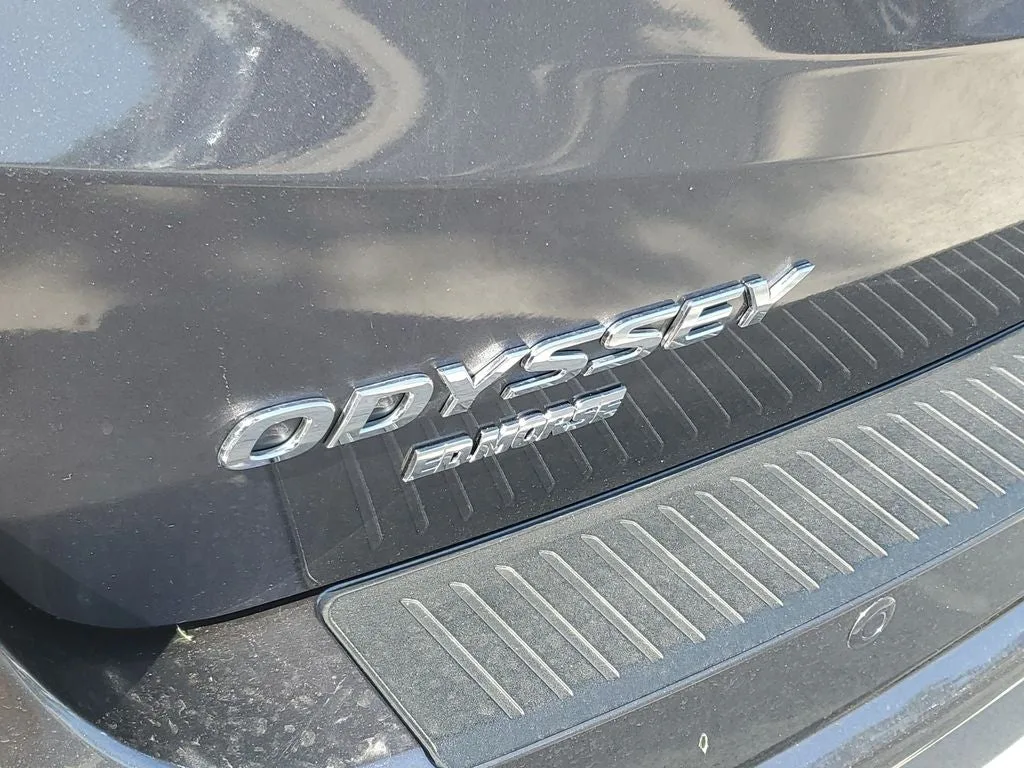2025 Honda Odyssey Touring photo 8