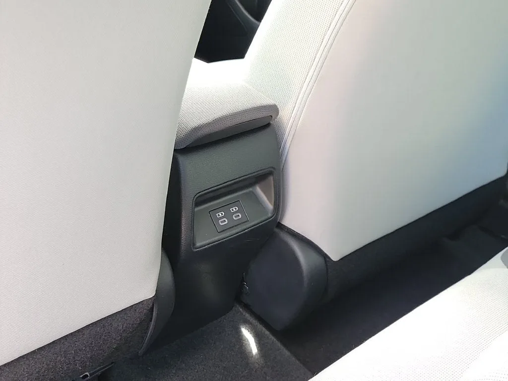 2024 Toyota Corolla LE photo 12