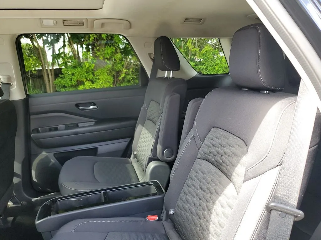 2022 Nissan Pathfinder SV photo 13
