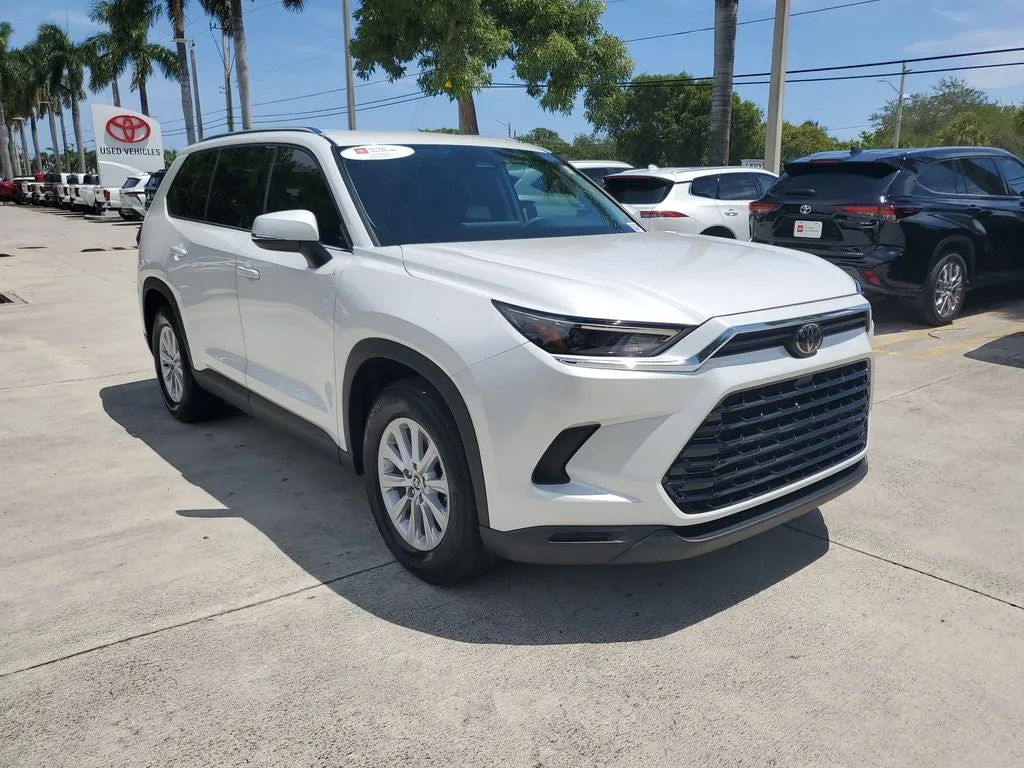 2024 Toyota Grand Highlander XLE photo 3