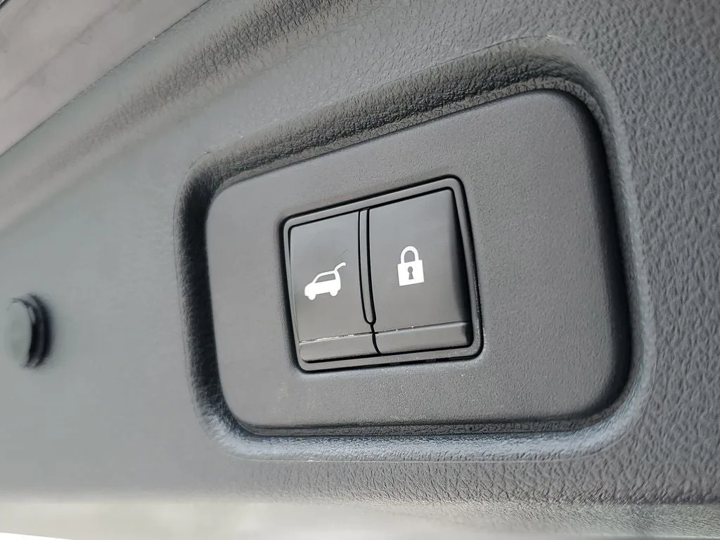 2022 Nissan Pathfinder SV photo 10