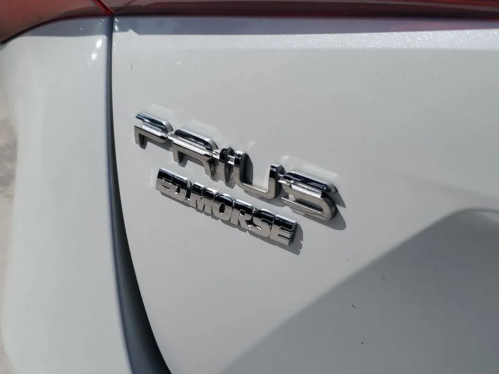2022 Toyota Prius LE photo 8