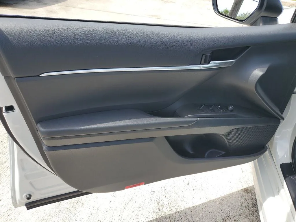 2023 Toyota Camry SE photo 16