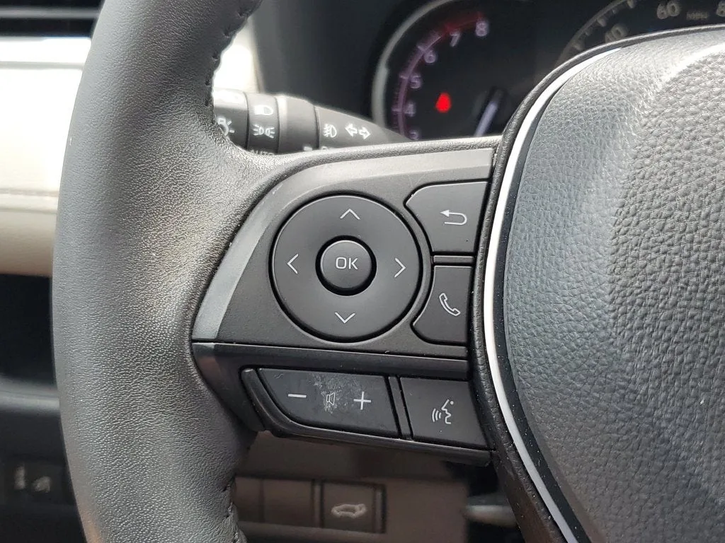 2023 Toyota RAV4 XLE Premium photo 25