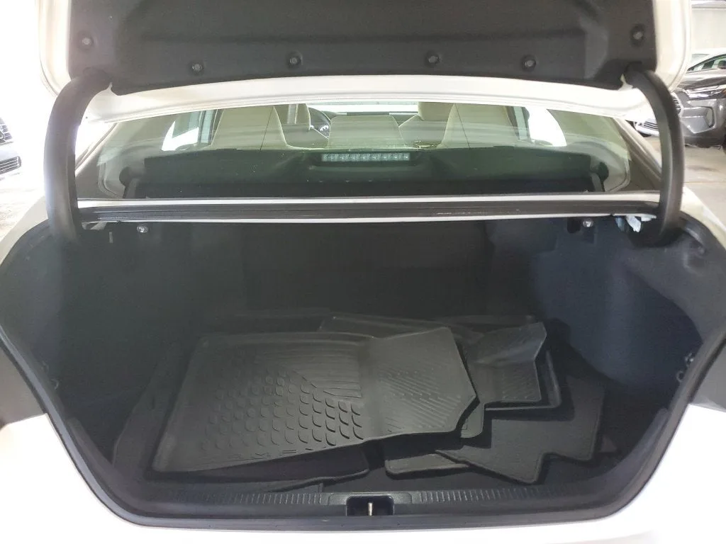 2021 Toyota Camry LE photo 10