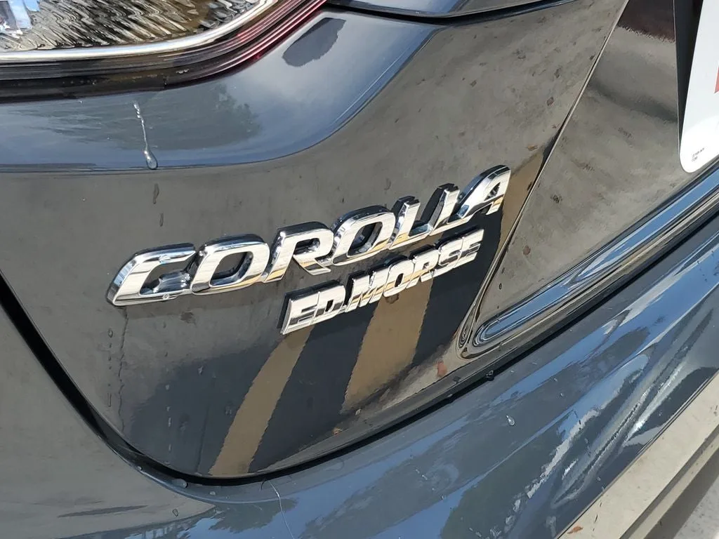 2025 Toyota Corolla LE photo 8