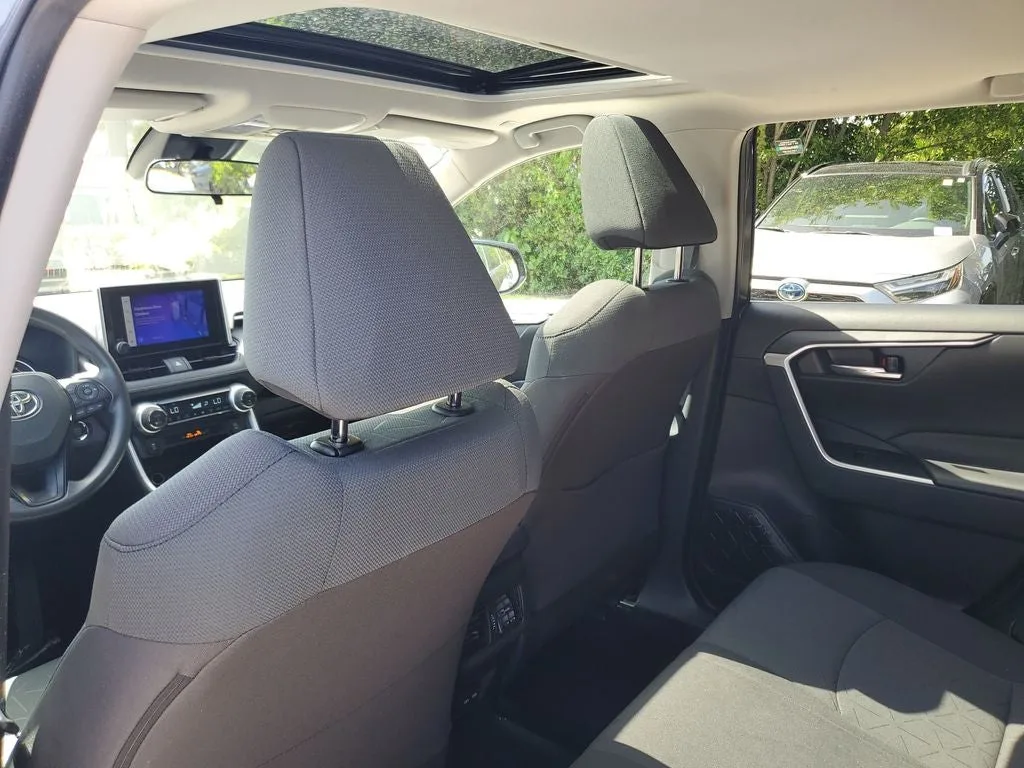 2024 Toyota RAV4 XLE photo 14