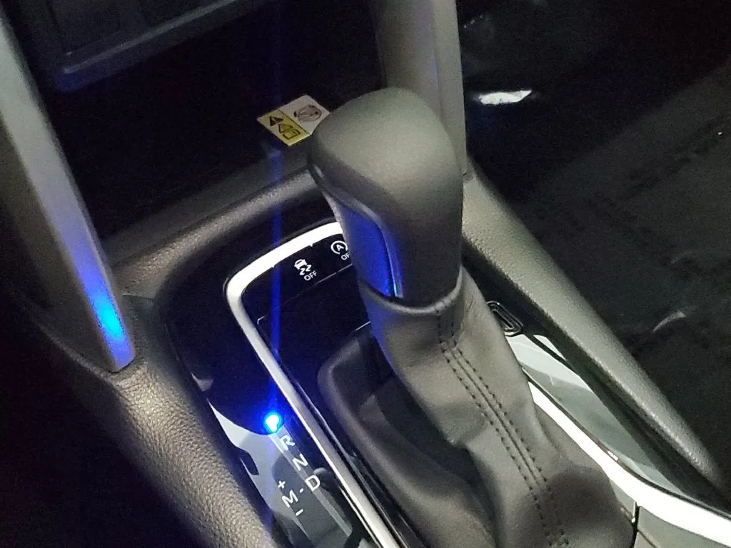 2023 Toyota Corolla Cross LE photo 29