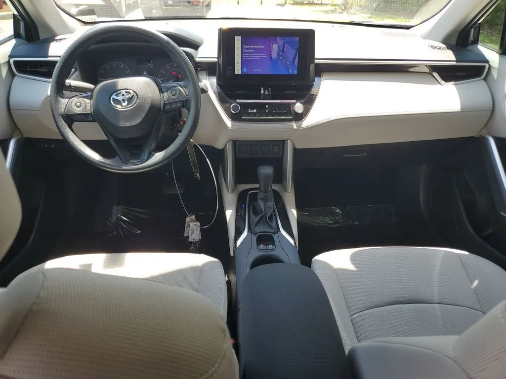 2024 Toyota Corolla Cross L photo 14