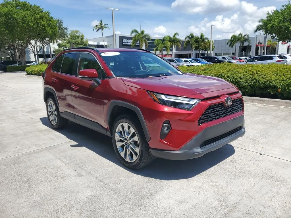 2022 Toyota RAV4 XLE Premium photo 3