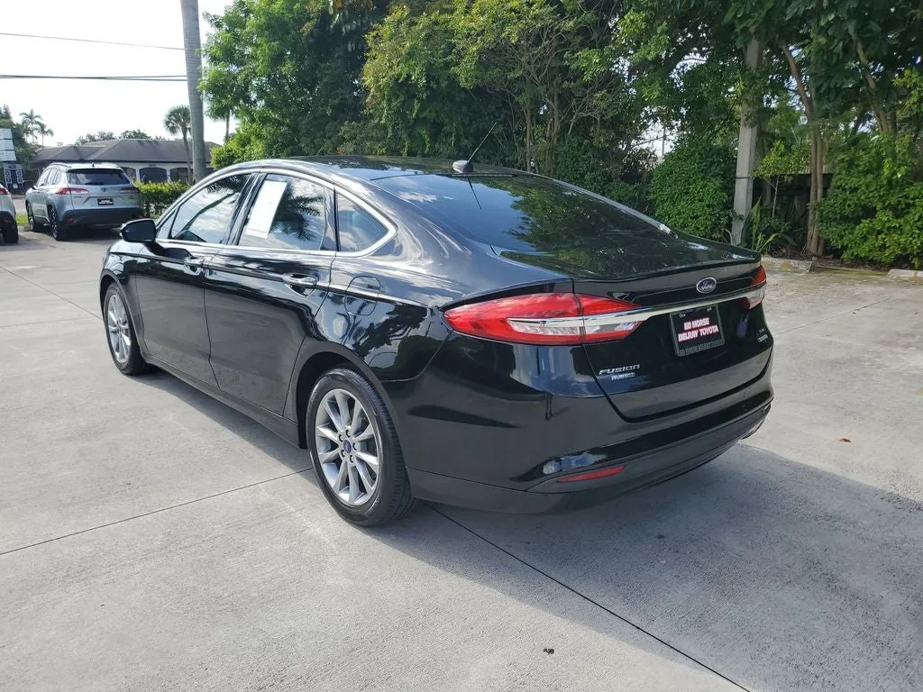 2017 Ford Fusion SE photo 6