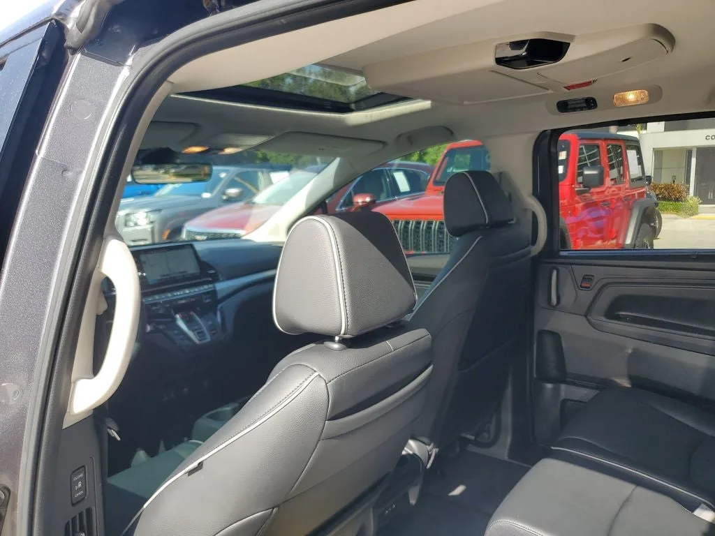 2025 Honda Odyssey Touring photo 14