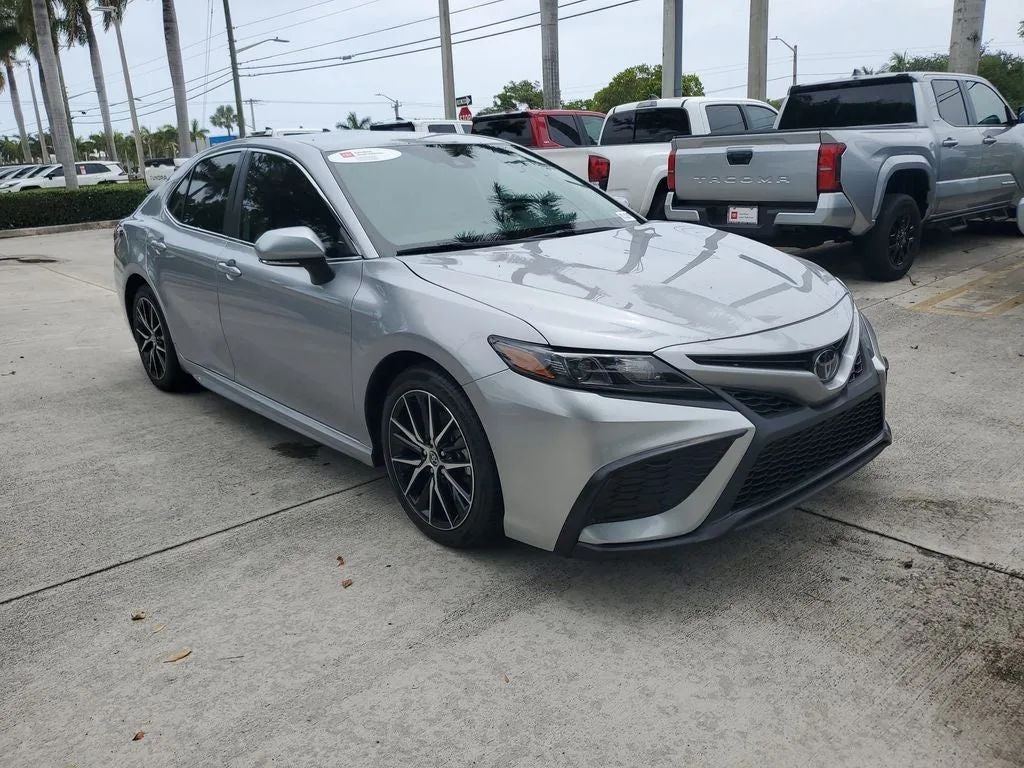 2024 Toyota Camry SE photo 3