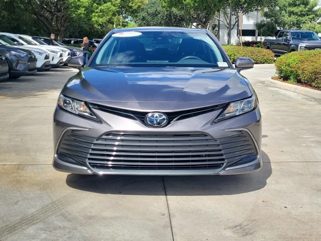 2023 Toyota Camry LE photo 2