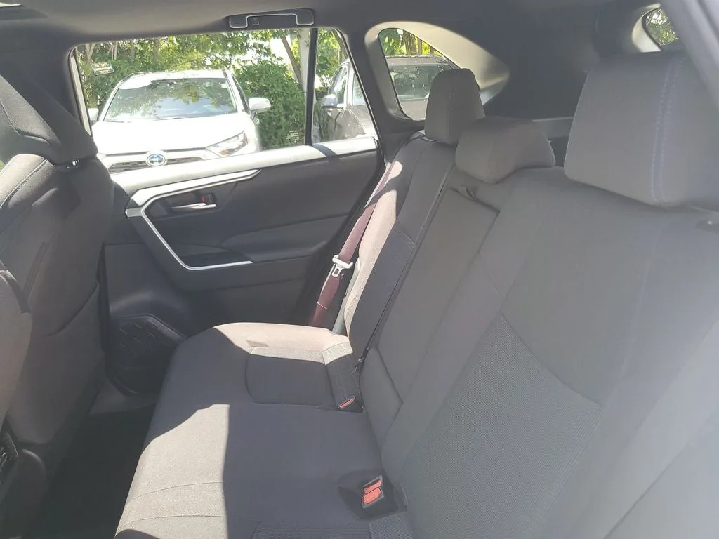 2022 Toyota RAV4 Hybrid SE photo 13