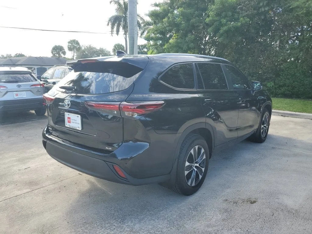 2024 Toyota Highlander XLE photo 6