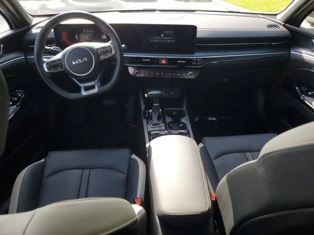 2025 Kia K5 GT-Line photo 13