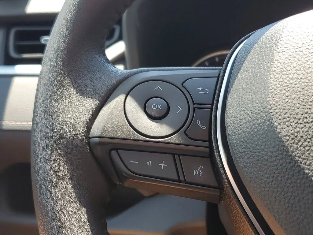 2022 Toyota RAV4 XLE Premium photo 25