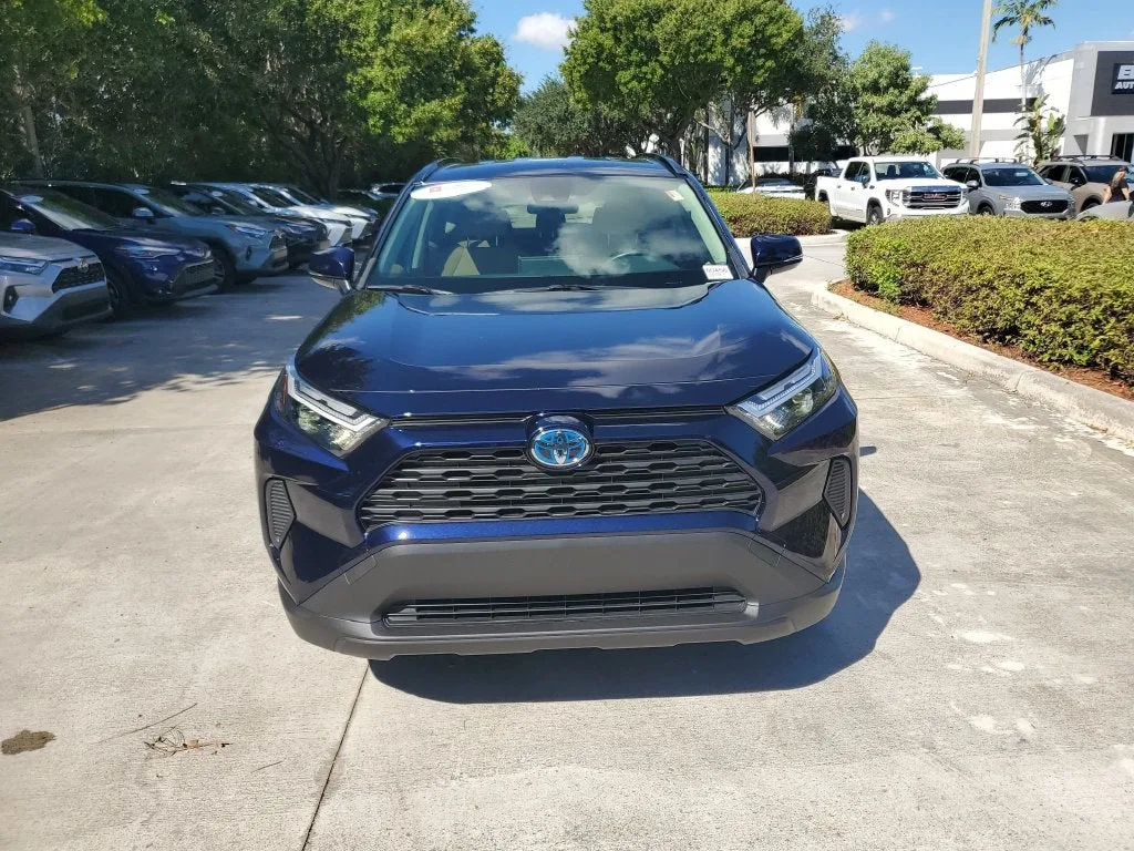 2024 Toyota RAV4 Hybrid XLE photo 2
