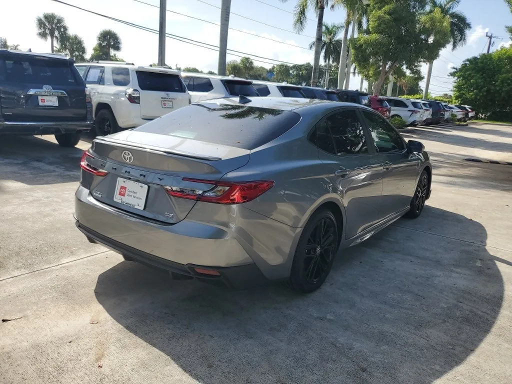 2026 Toyota Camry SE photo 4