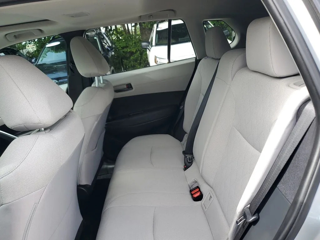 2024 Toyota Corolla Cross LE photo 12