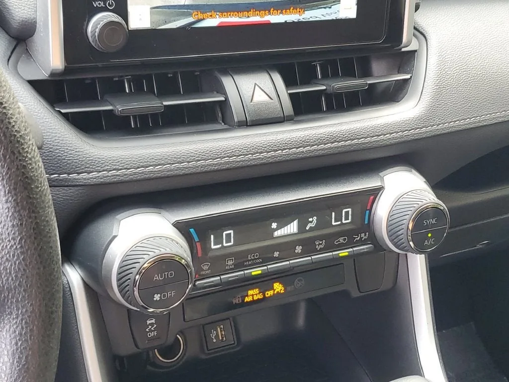 2025 Toyota RAV4 Hybrid LE photo 28